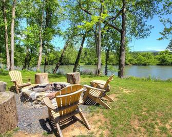 Green Castle cabin on the Shenandoah River - Luray - Patio