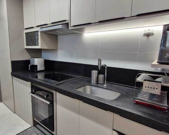 Misano Building, 2 Bedrooms (1st), Ac, 2 Wc, 2 Parking Spaces, Full Leisure, Zone 08, Maringa - Sarandi - Kitchen