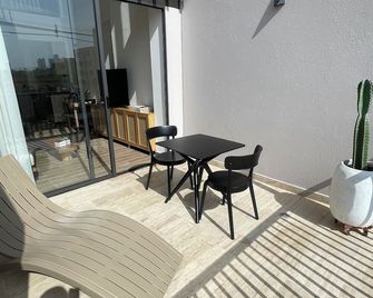 Rooftop & Pool! Beautiful loft in Cartagena Center - קרטחנה דה אינדיאס - מרפסת