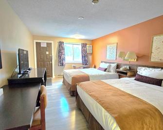 Swiss Village Inn - גולדן - חדר שינה