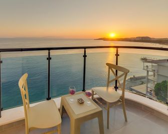Signature Blue Resort Kusadasi - Kusadasi - Balcony