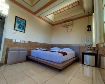 Hotel Cendrawasih - Jember - Bedroom