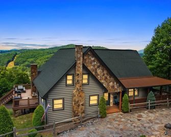 A Home Sweet Home-Views, Hot Tub, Game Room, Wi-Fi - Fleetwood - Building