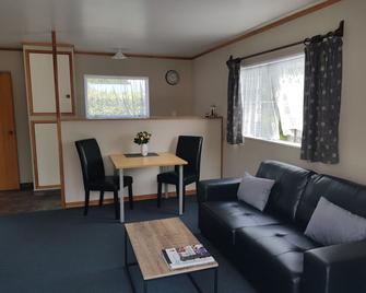 Coromandel Cottages - Coromandel - Living room