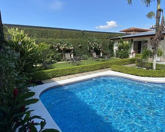 Berlor Airport Inn - אלחואלה - בריכה