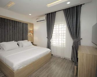 Clase Alta Hotel and Suites Limited - Benin City - Bedroom