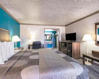 Econo Lodge Inn & Suites - Oklahoma City - Bedroom