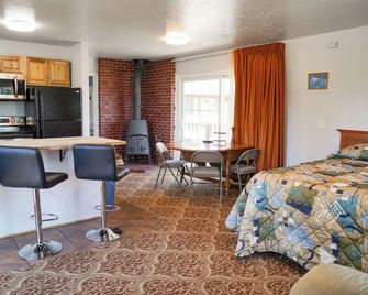 Swiss Holiday Lodge - Mount Shasta
