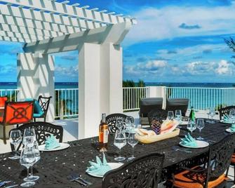 Calm Waters - A Luxury Beachfront Private Villa. No Crowds. Just Ocean. - Flamingo Pond - Balcony