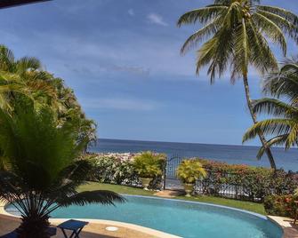 Beachfront 2BR Family Apartment Courland Bay, Saltwater Pool & Panoramic Views - Black Rock - Pool