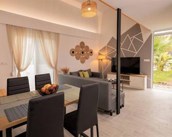Gk Home Apartment II Part Of Gk Fitness Club - Faliraki - Ruokailuhuone