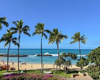 Ko Olina Beach Villas B210 - Beach Front Luxury 2br 2ba Condo With 1 Free Parking - Kapolei - Beach