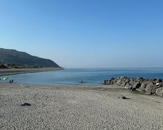 2 Bedroom spacious apartment, minutes to the beach, train station and shopping\n - Amantea - Spiaggia