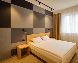 Grape Town Hotel - Zielona Góra - Schlafzimmer