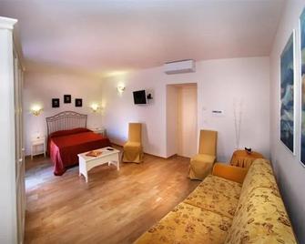 جريندي سويت ريلايه دو تشامبر - Santa Teresa Gallura - غرفة نوم