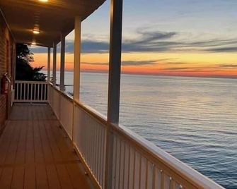 Pete's Lakefront Motel, Llc - Geneva - Balcón