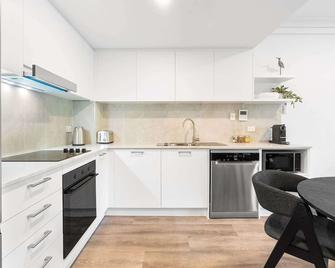 Camperdown Cozy Corner 7 - Sydney - Kitchen