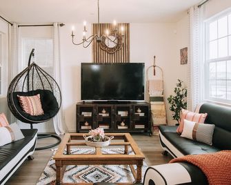 Worldly ~ Whimsical ~ Wonderful - Sacramento - Salon