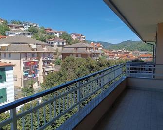 Accogliente Appartamento a 3 km da Sestri Levante con Parcheggio Privato - Casarza Ligure - Balcony