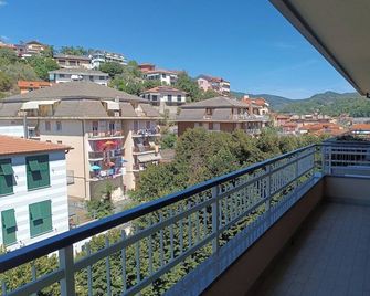 Accogliente Appartamento a 3 km da Sestri Levante con Parcheggio Privato - Casarza Ligure - Balcony