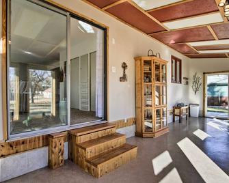 Cozy Choteau Home with Fire Pit, Grill, Yard! - Choteau - Lobby