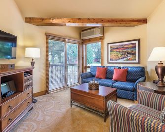 Official Listing | Worldmark Galena Studio W/Fireplace, Jetted Tub, Pool & More! - Galena - Living room