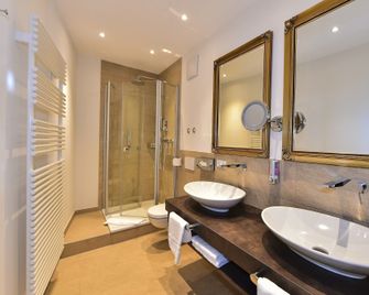 Schloss Hotel Wasserburg - Wasserburg am Bodensee - Bathroom