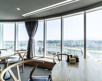Gangneung Tourist Hotel - Gangneung - Sala pranzo