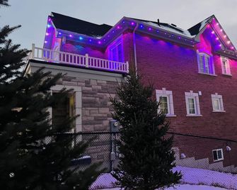 Luxury Home - Pickering - Budova