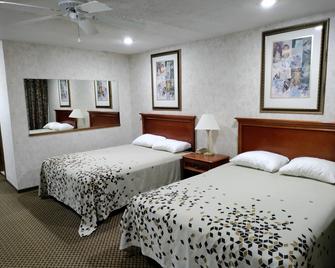 Indian Hills Inn & RV Park - Albia - Bedroom