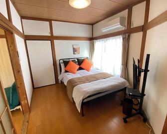 On JR Line, Direct to Ikebukuro, Shinjuku/Shibuya 01 - Tokyo - Bedroom