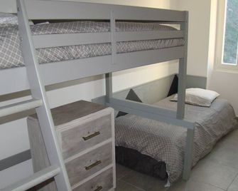 Cosy, quiet accommodation in the hinterland of Nice - Clans - Habitación