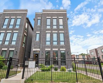 Chic 2-bedroom condo in amazing Chicago minutes from Lake Michigan - Chicago - Building