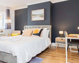 Charming 2-Bedroom Flat with a Garden and Free Parking at Abingdon - Oxford - Bedroom