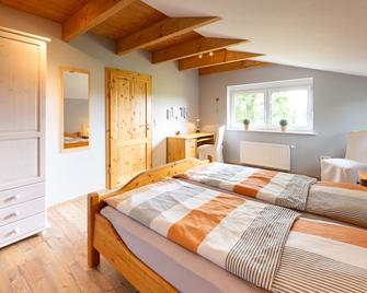 Large communal area with pool, large garden, centrally betw. North-u. Baltic Sea - Immenstedt - Habitación