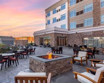 Cambria Hotel Manchester South Windsor - South Windsor - Innenhof