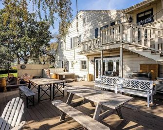 Grand Wine Country 6br Retreat Hot Tub & Views - San Martin - Patio