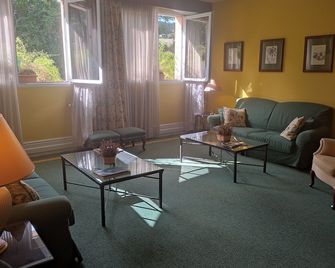 Hotel Suite Mioño Castro - Castro-Urdiales - Living room