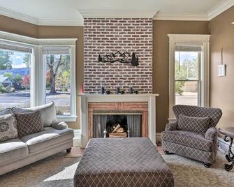 Classic Cañon City Getaway - 13 Mi to Royal Gorge! - Cañon City - Sala de estar