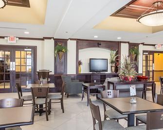 Holiday Inn Express Hotel & Suites Byram - Byram - Restaurante