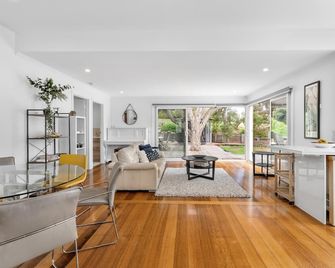 Sorrento Ocean Sounds - Sorrento - Living room