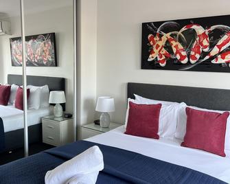 Montego Sands Resort - Mermaid Beach - Bedroom