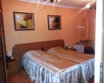 Family Hotel Silvestar - Veliko Tarnovo - Bedroom