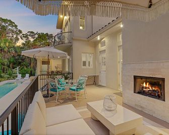 Sapphire Shores | Luxury Pool, 2 Fireplaces, Game Room + 2 Bars! - Sarasota - Balcon