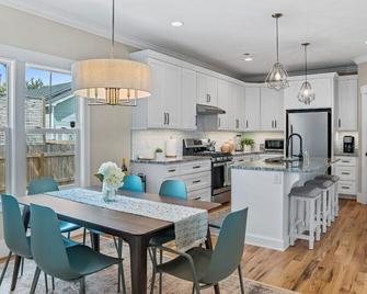 Magnolia House - Central Downtown - Wilmington - Kitchen