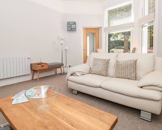 Flat 1 Byfield - Torquay - Living room
