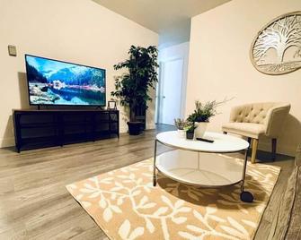 2br Apt With Ac, Washer, Dryer, Ev Connector, Parking In Sunnyvale - Sunnyvale - Living room