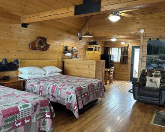 Loon Cabin - Cozy retreat with bay views, a shared hot tub, and fire pit! - Homer - Bedroom
