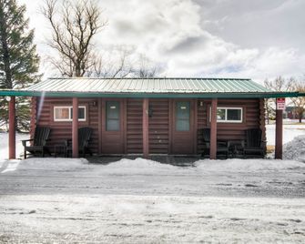 Sportsmans Lodge - Ennis - Building