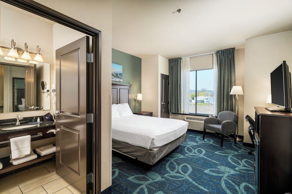 Bedroom view of Park Point Marina Inn